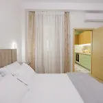 Gus House * Vlorë